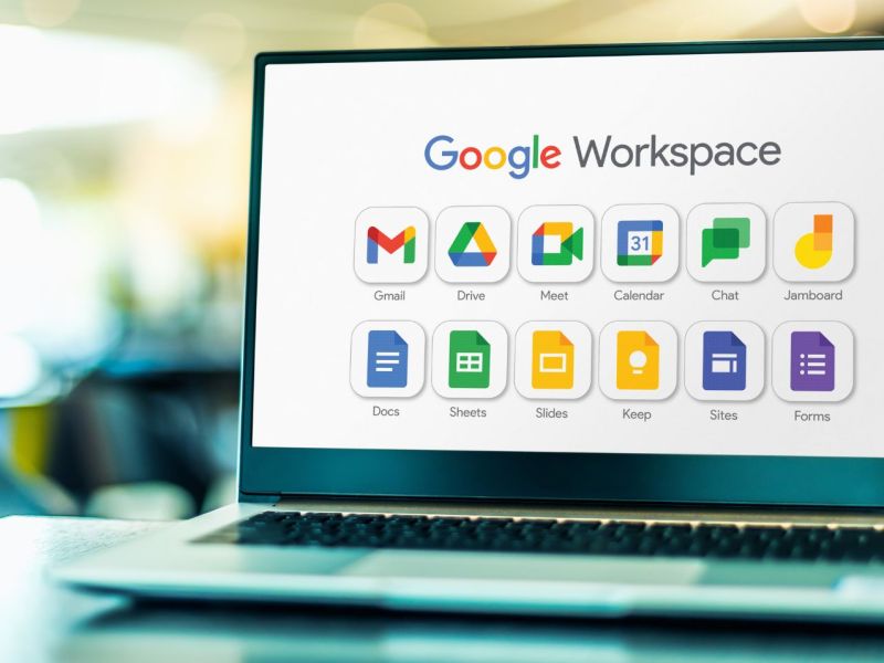 Laptop zeigt Gmail an.