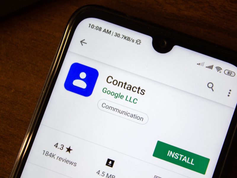 Handy mit Google Kontakte-App