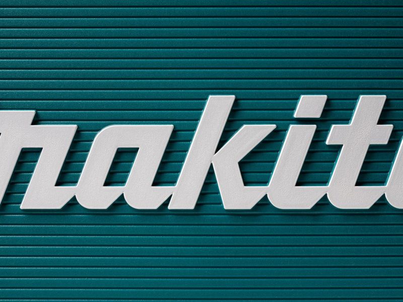 Makita-Symbol an einer Wand.