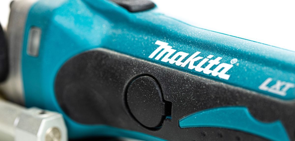 Makita-Logo auf einem Werkzeug.