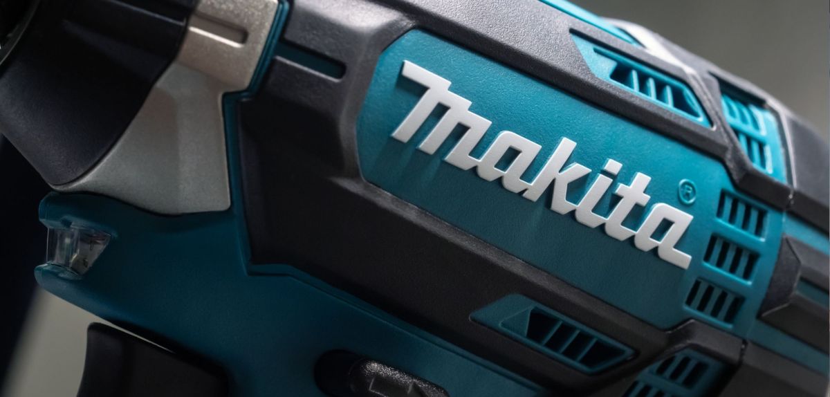 Makita-Logo auf einem Werkzeug.