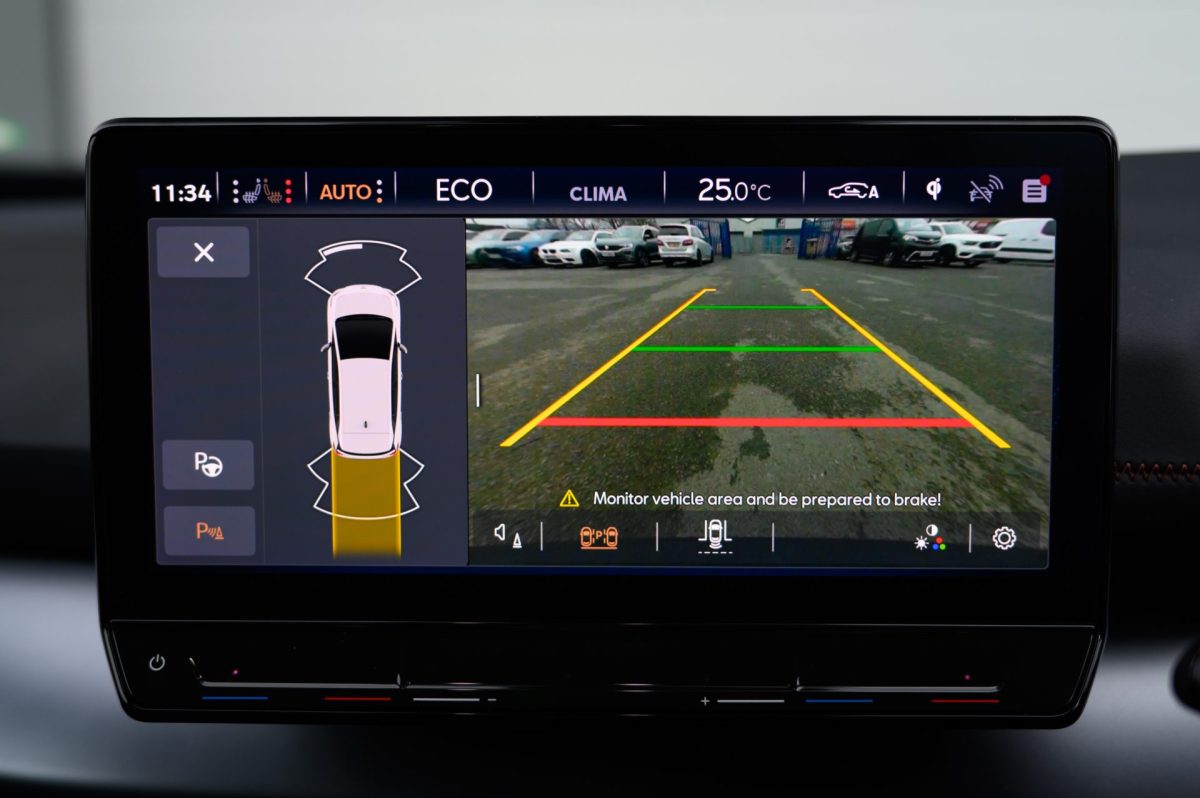 Auto-Display mit Parkassistent