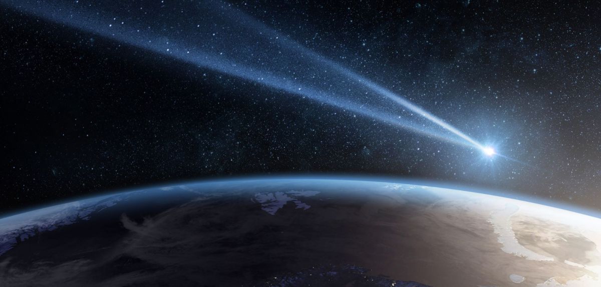 Objekt bewegt sich durch das Sonnensystem.