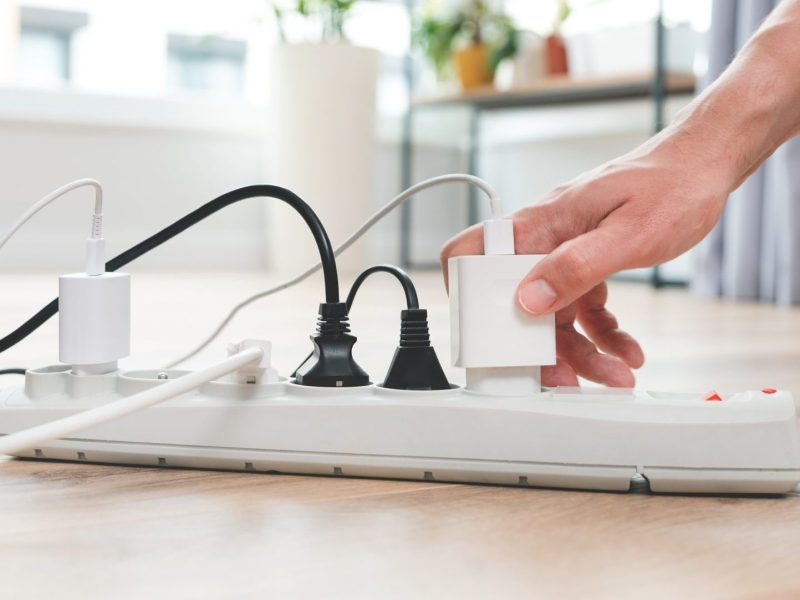 Elektrogeräte an einer Steckdose