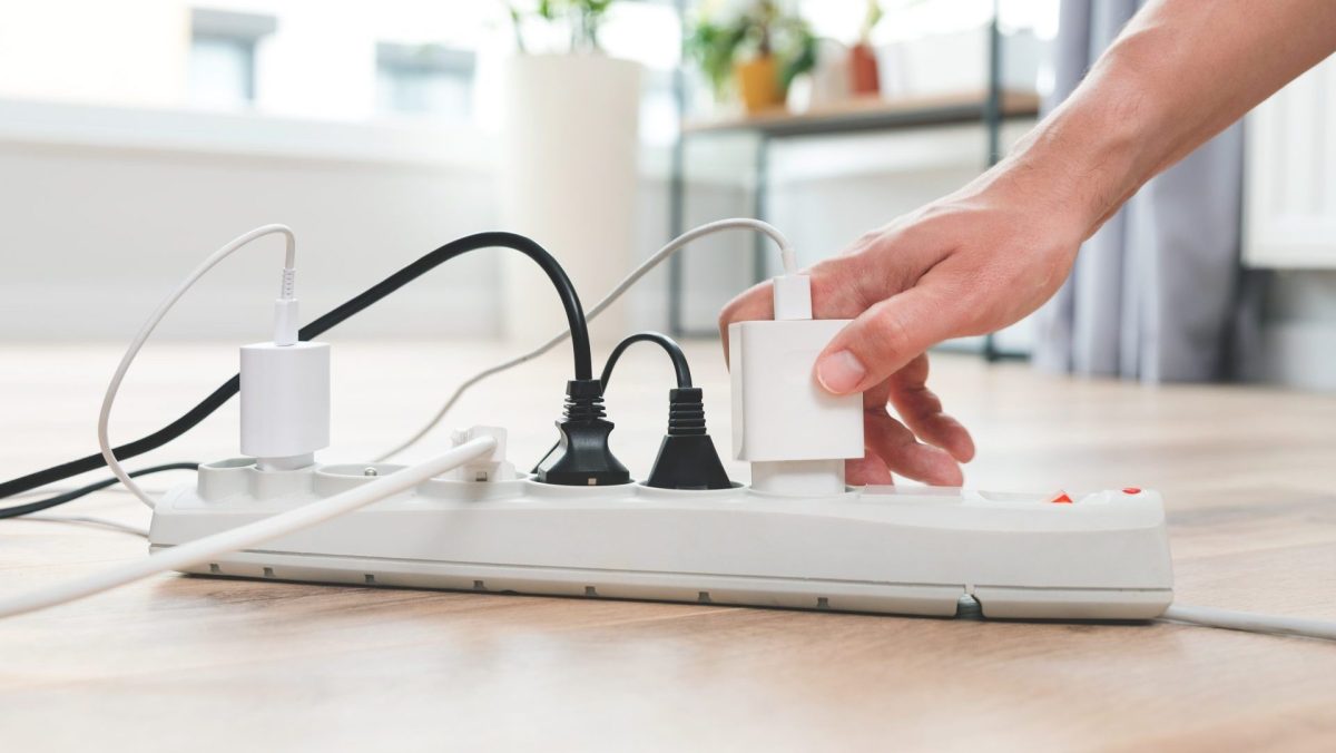 Elektrogeräte an einer Steckdose