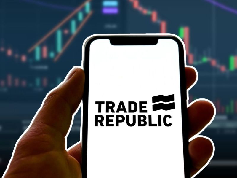 Trade Republic-Logo auf einem Smartphone