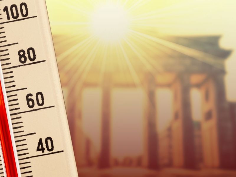 Thermometer vor dem Brandenburger Tor.