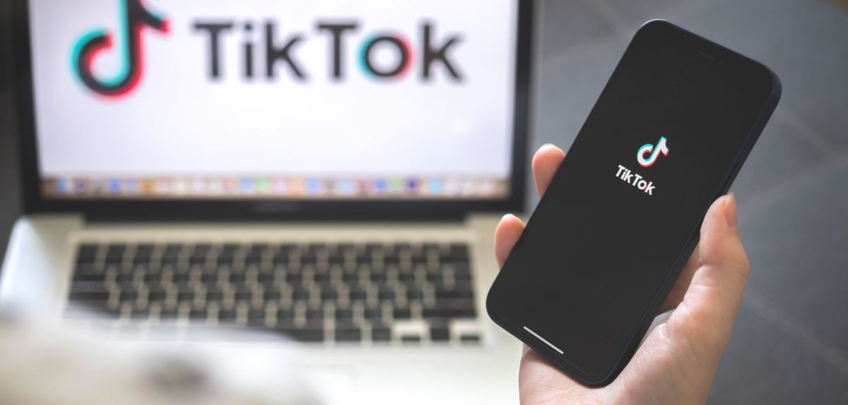 Die TikTok-App auf dem Smartphone.